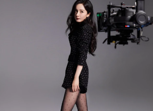 杨幂女人味大爆发穿性感渔网黑丝摆高难度姿势秀美腿身材超辣