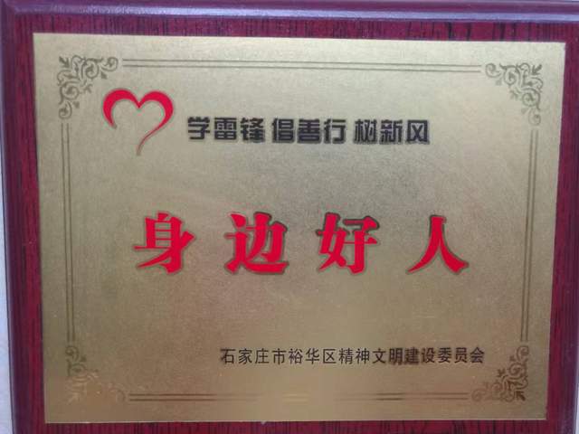 身边好人带起艺术团队党员永远不提退休二字