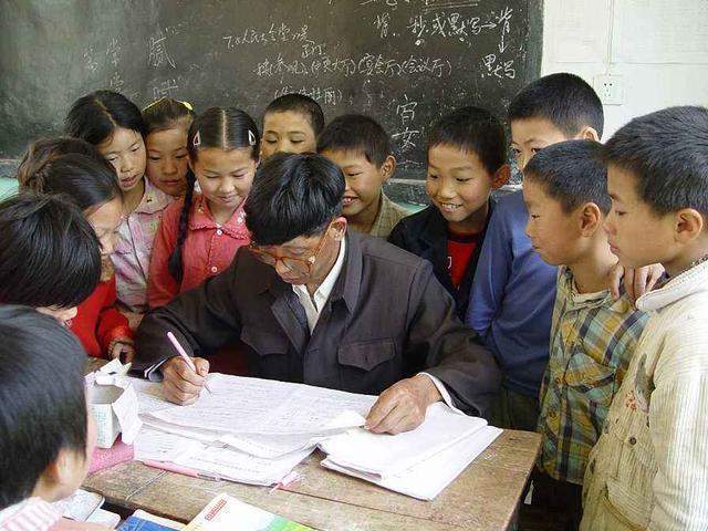 一个好老师对学生影响有多大?从班级成绩倒数,到全班第一的逆袭休闲区蓝鸢梦想 - Www.slyday.coM 一个好老师对学生影响有多大?从班级成绩倒数,到全班第一的逆袭休闲区蓝鸢梦想 - Www.slyday.coM