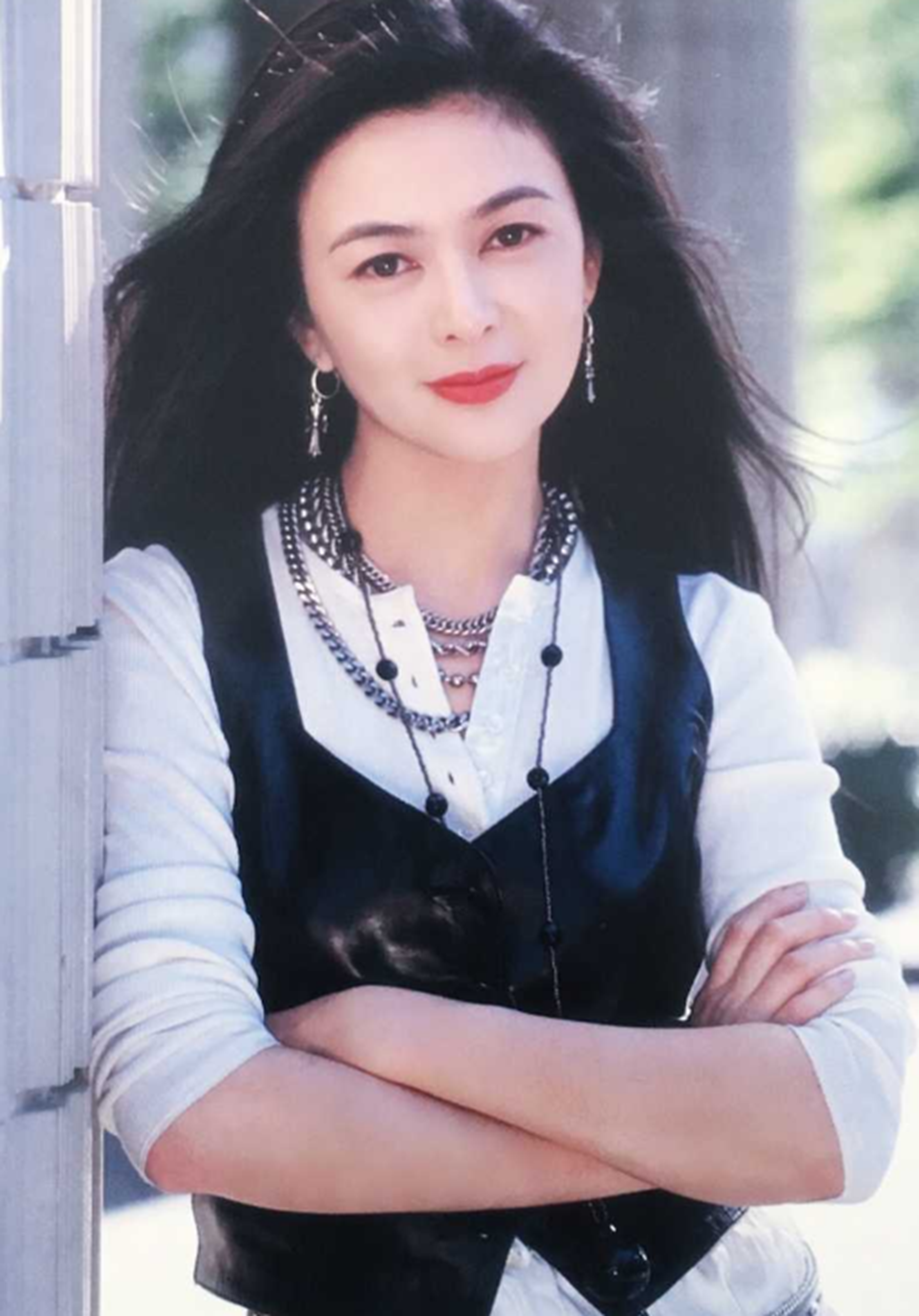 后来,因为"高尔夫球"的事情,闹得满城风雨,关之琳和刘銮雄的感情也