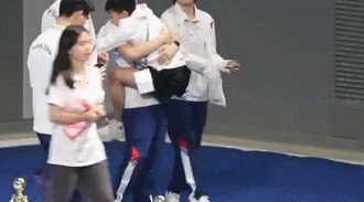 贵圈颜值被吐槽一代不如一代，真正的漫画颜门面脸却都流落民间…休闲区蓝鸢梦想 - Www.slyday.coM