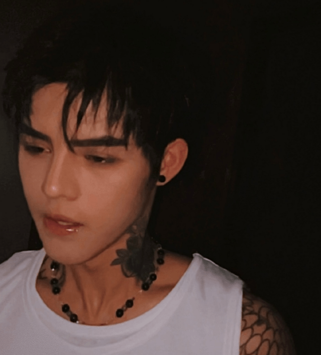 殷世航深情人设疑翻车后承认套路璐是工具人透露她没怀过孕