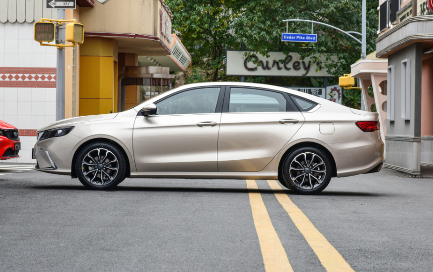 高性价比国产代步车谁更好？吉利缤瑞VS江淮嘉悦A5