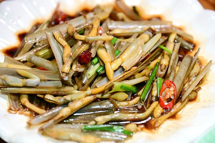 炒竹蛏,色泽嫩黄可人,口感娇嫩中带着弹性,炒的很入味,鲜香可口,好吃