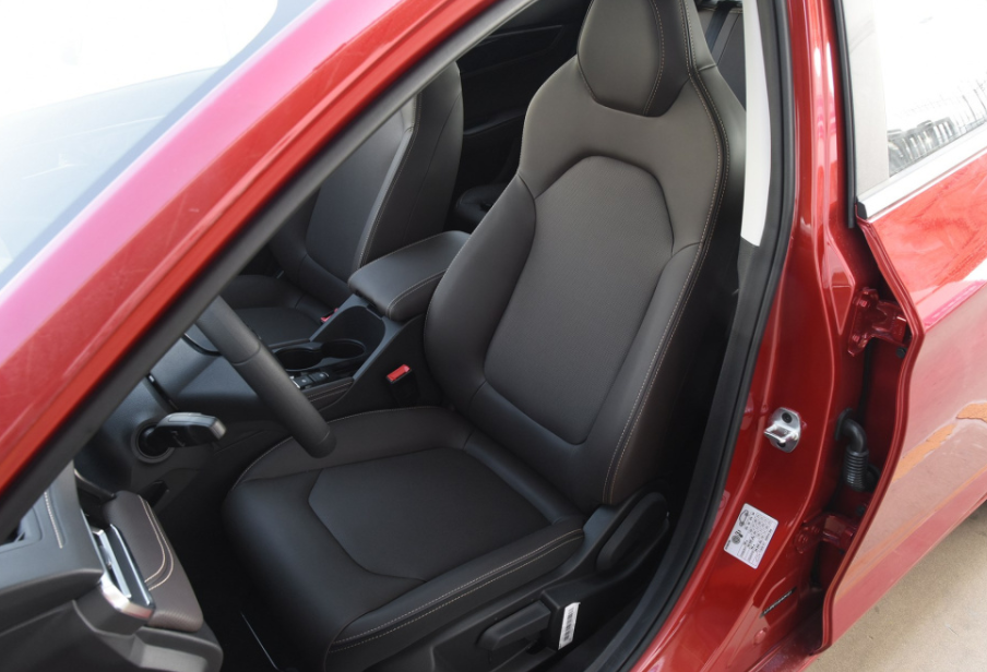 高性价比国产代步车谁更好？吉利缤瑞VS江淮嘉悦A5