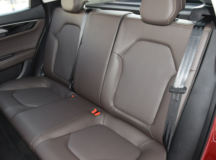 高性价比国产代步车谁更好？吉利缤瑞VS江淮嘉悦A5