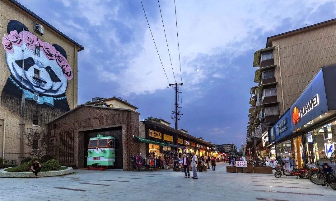 成华区二仙桥街道下涧槽社区整改前后除了市民的切身感受,市幸福办还