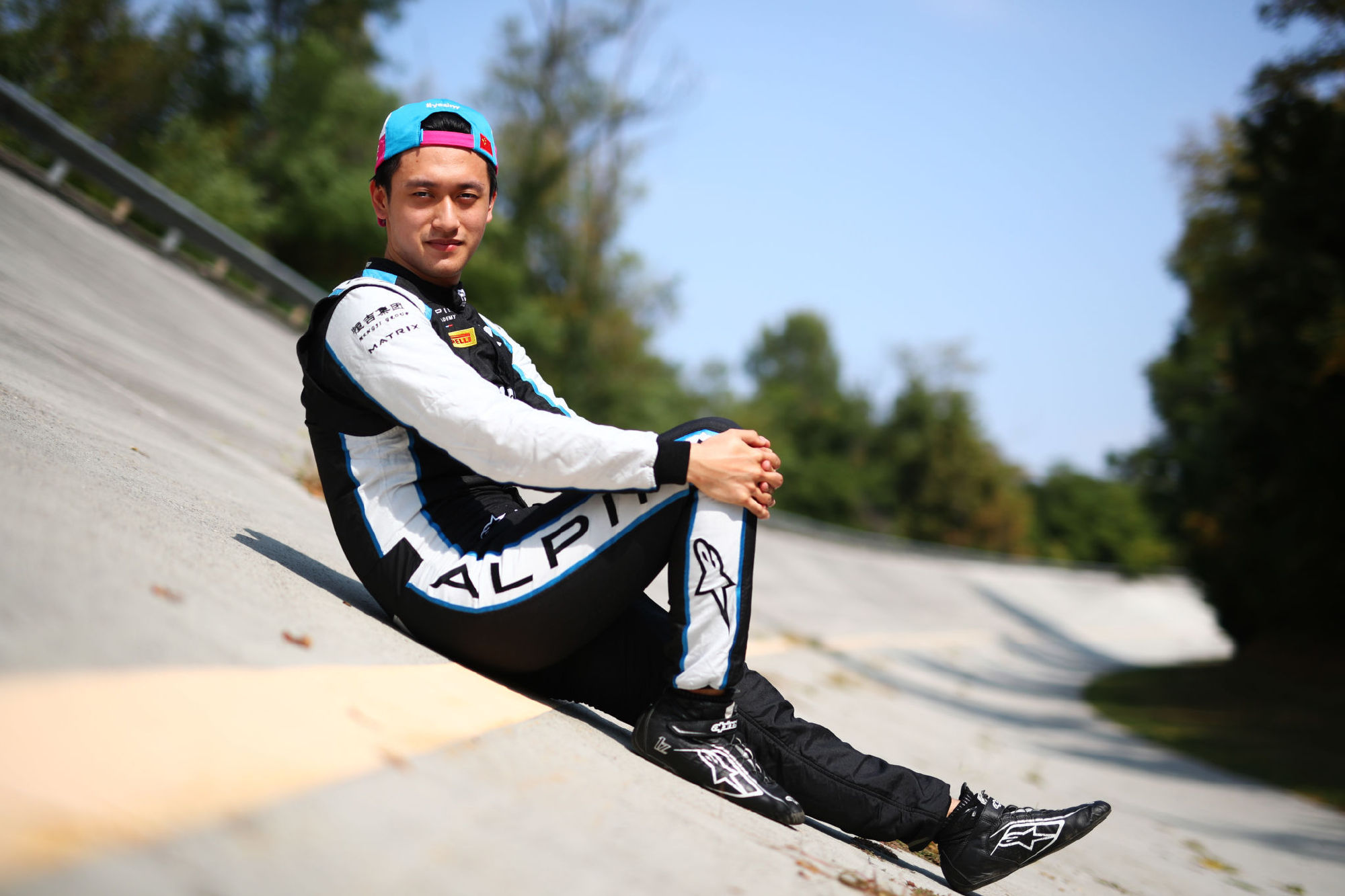 体坛联播周冠宇有望成为f1正赛车手梅西77球追平贝利