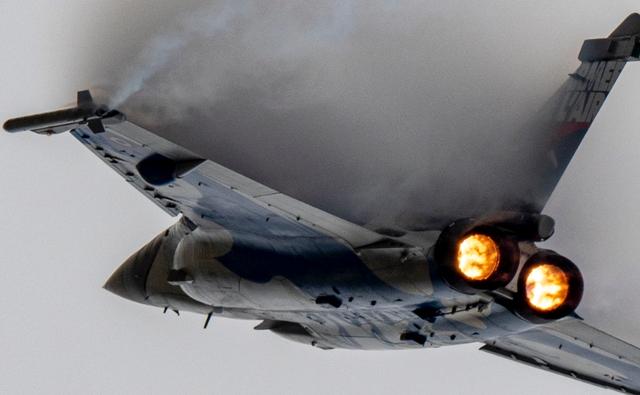 尾喷口大比拼,五代机稍逊一头,歼16美不胜收|喷口|战斗机|五代机_新浪