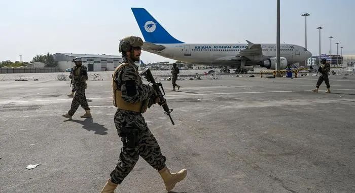 塔利班士兵已完全控制喀布尔机场图源:外媒