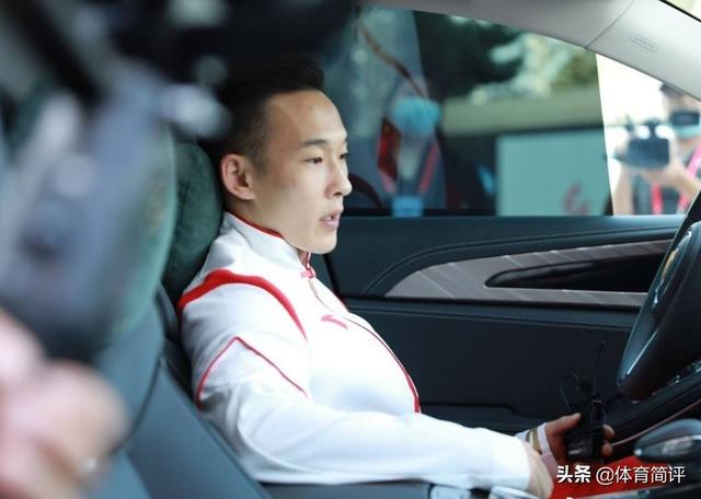 恭喜！全红婵奥运会夺冠后，获赠人生第一辆豪车，肖若腾率先试驾休闲区蓝鸢梦想 - Www.slyday.coM