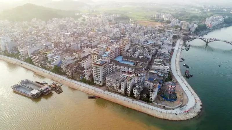 梧州市藤县蒙江镇地理位置优越,水陆交通便利.