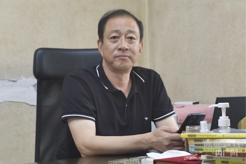 海安高级中学党委书记,校长吕建(央广网发 孙荣摄)