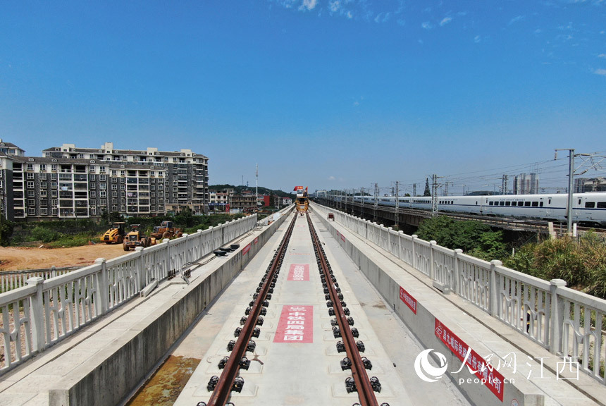 高清图:安九高铁铺轨正线贯通|正线|高铁|高速铁路_新浪新闻