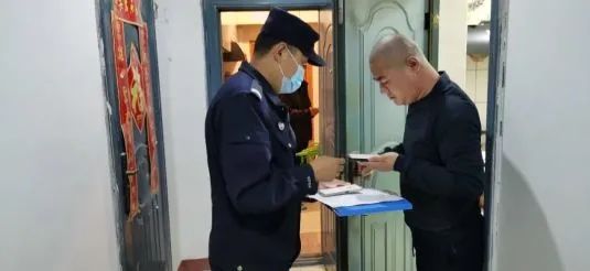 【反诈骗在行动】你知道么？为了宣传反诈 满洲里市的警察有多拼休闲区蓝鸢梦想 - Www.slyday.coM