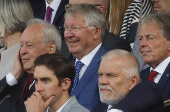 太强了！C罗梅开二度！67岁母亲喜极而泣，弗格森看台笑开花休闲区蓝鸢梦想 - Www.slyday.coM