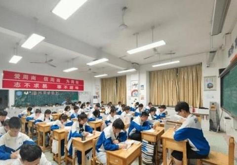 取消高中生“晚自习”呼声高,教育部门正面回应,家长集体点赞|学生|同学|环境_新浪新闻
