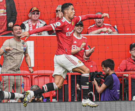 太强了！C罗梅开二度！67岁母亲喜极而泣，弗格森看台笑开花休闲区蓝鸢梦想 - Www.slyday.coM