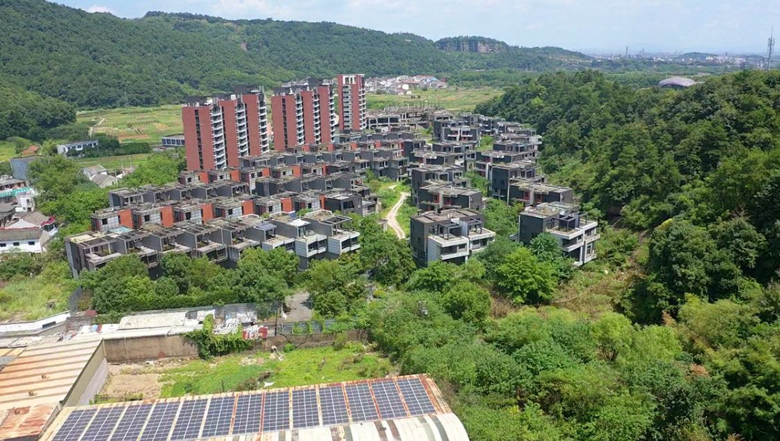 宁波有座人头山风光无限好别墅群荒废