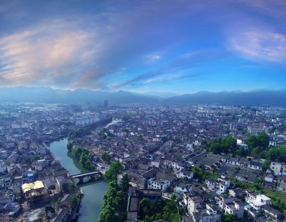 黟县古城最古老的县城已有2000多年历史素有世外桃源美誉