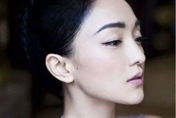 通常耳垂比较厚大的人,在生活当中财运都非常旺盛,而且个人的人际关系