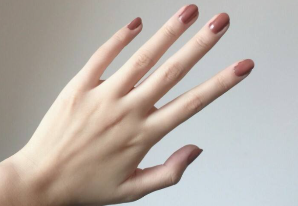 手指有4大特征的女人一生运势旺盛晚年富贵多金又幸福