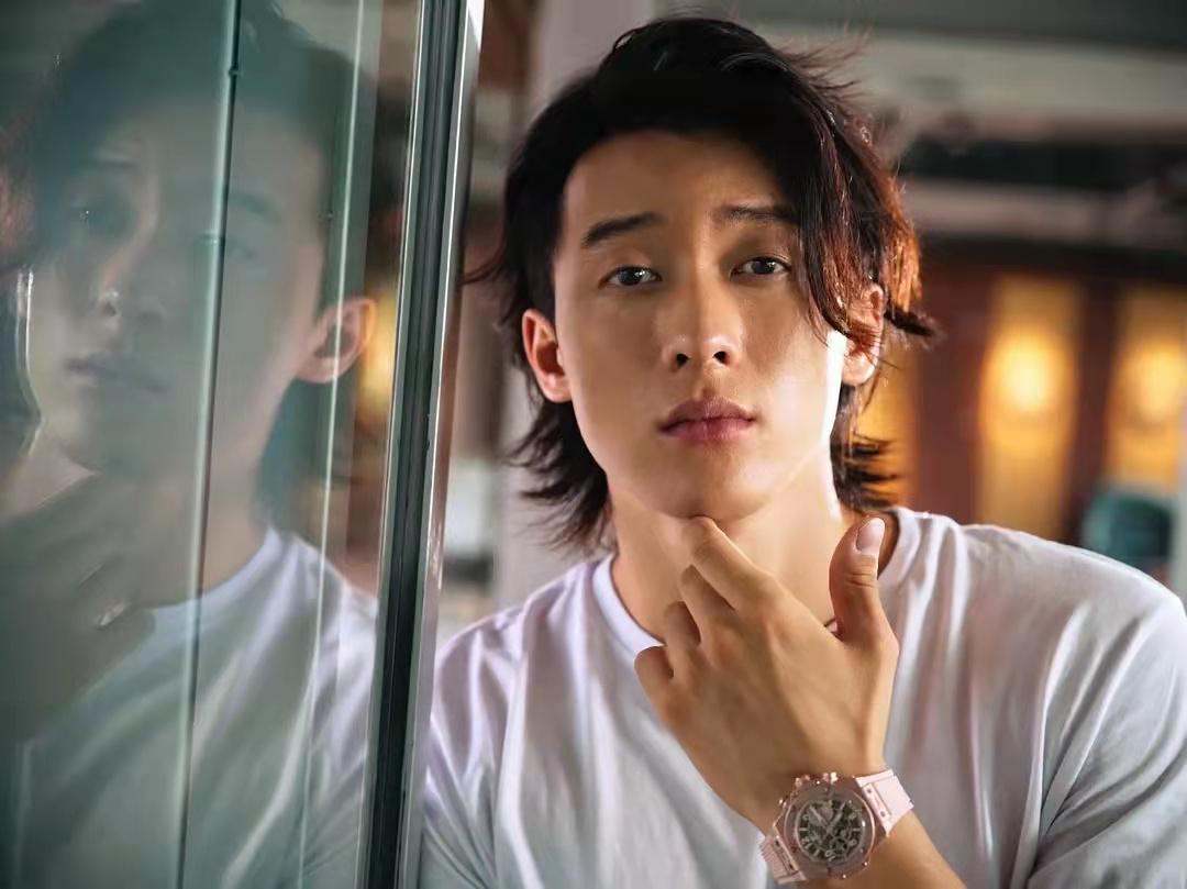 痞帅渣男侯雯元火了凌潇肃李现结合体肌肉型男靠身材出圈