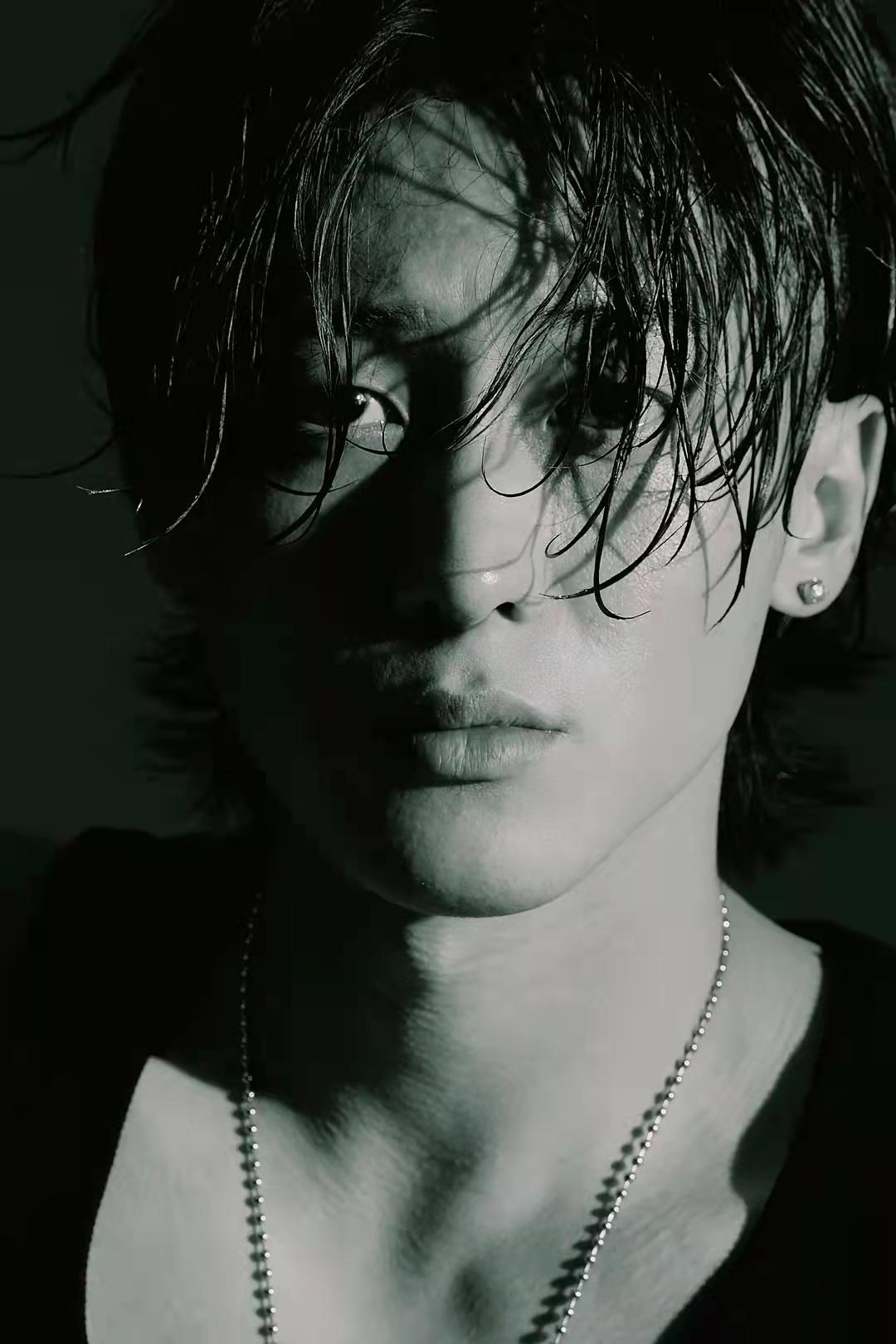 痞帅渣男侯雯元火了凌潇肃李现结合体肌肉型男靠身材出圈