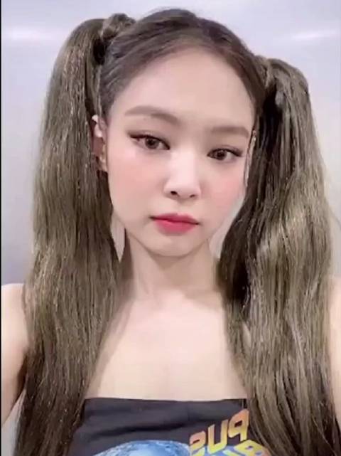 blackpink人间香奈儿jennie超可爱的双马尾