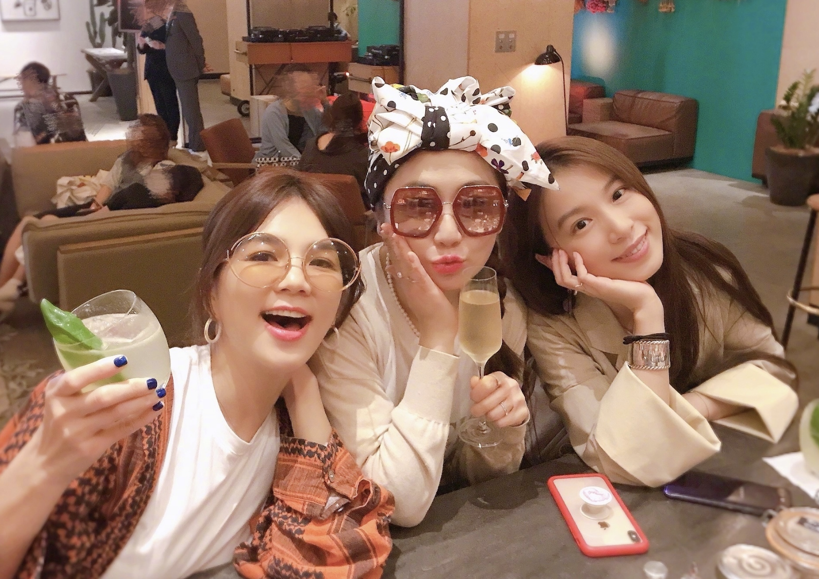 Ella晒合照庆祝SHE成立20周年,三姐妹一路相互扶持胜似亲人休闲区蓝鸢梦想 - Www.slyday.coM Ella晒合照庆祝SHE成立20周年,三姐妹一路相互扶持胜似亲人休闲区蓝鸢梦想 - Www.slyday.coM