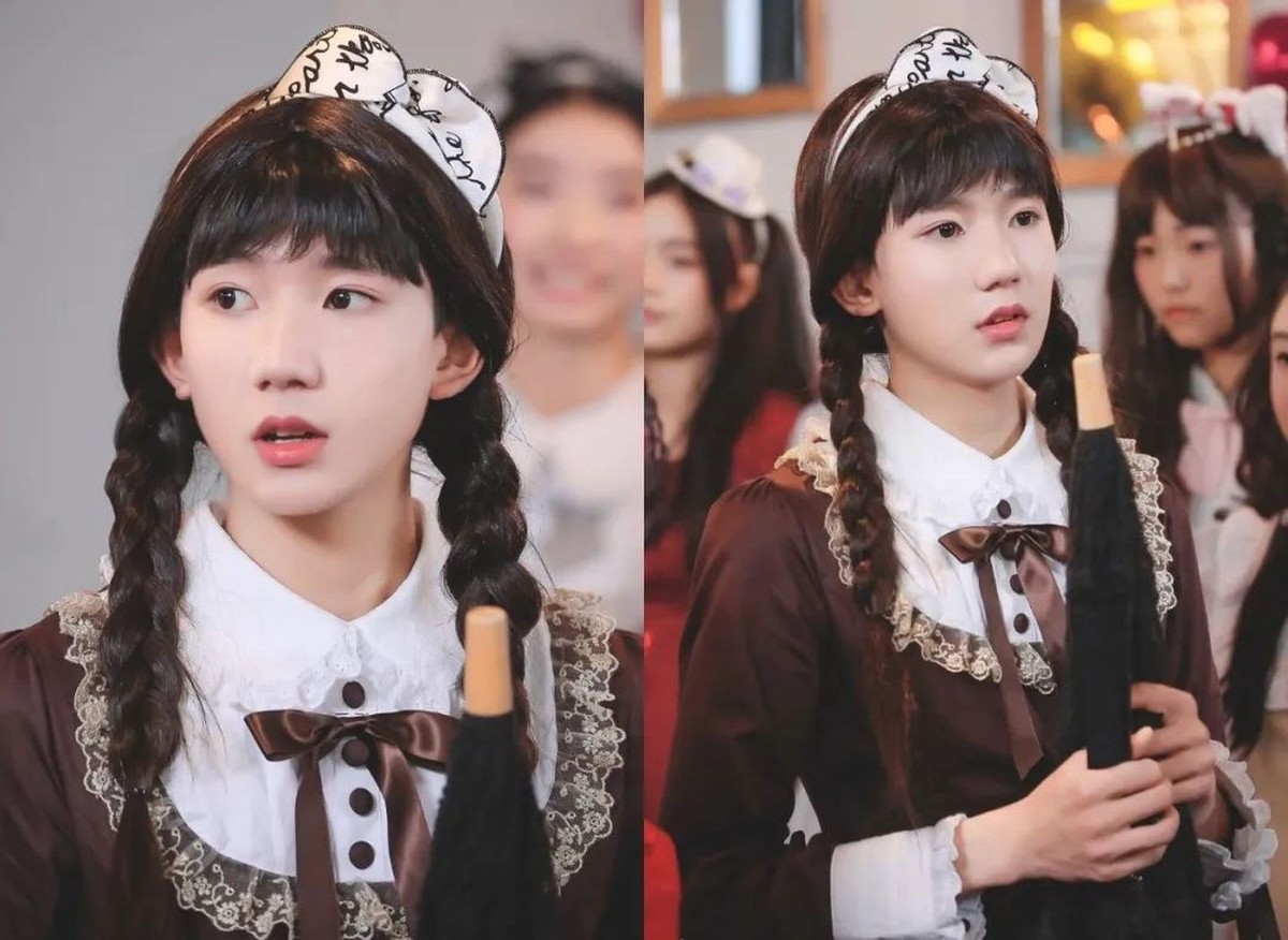 侧颜杀感受一下↓而易烊千玺在tfboys中长得是最硬朗的一位,穿上女装