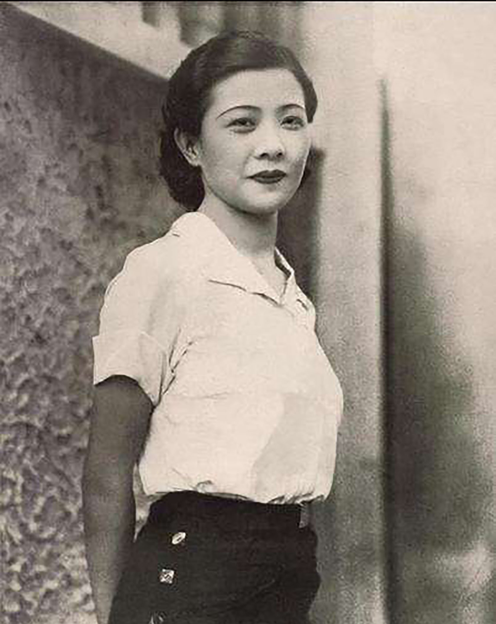 1935年阮玲玉深夜服药自尽死前遭情人掌掴两封遗书写满绝望