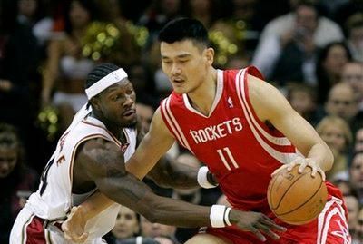 法尔和姚明一样高,臂展比姚明出色,为何无法取得成功?