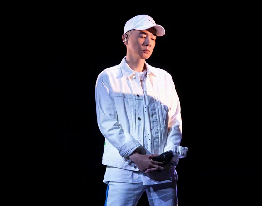 应采儿晒陈小春泳装旧照,张智霖害羞十分抢镜,用手挡住三角地带休闲区蓝鸢梦想 - Www.slyday.coM 应采儿晒陈小春泳装旧照,张智霖害羞十分抢镜,用手挡住三角地带休闲区蓝鸢梦想 - Www.slyday.coM