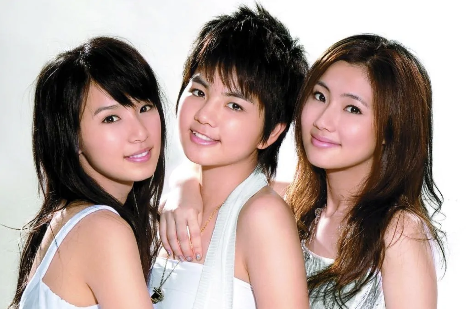 Ella晒合照庆祝SHE成立20周年,三姐妹一路相互扶持胜似亲人休闲区蓝鸢梦想 - Www.slyday.coM Ella晒合照庆祝SHE成立20周年,三姐妹一路相互扶持胜似亲人休闲区蓝鸢梦想 - Www.slyday.coM