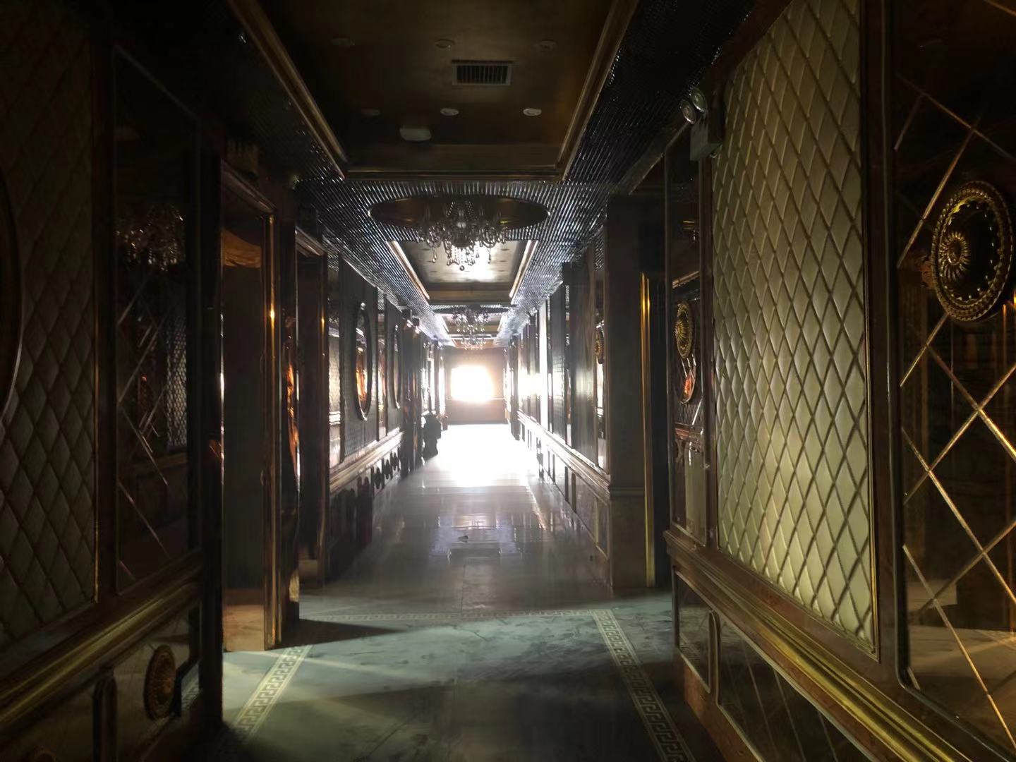 “行李箱藏尸案”调查：KTV销售经理和手下推销酒水的女孩休闲区蓝鸢梦想 - Www.slyday.coM