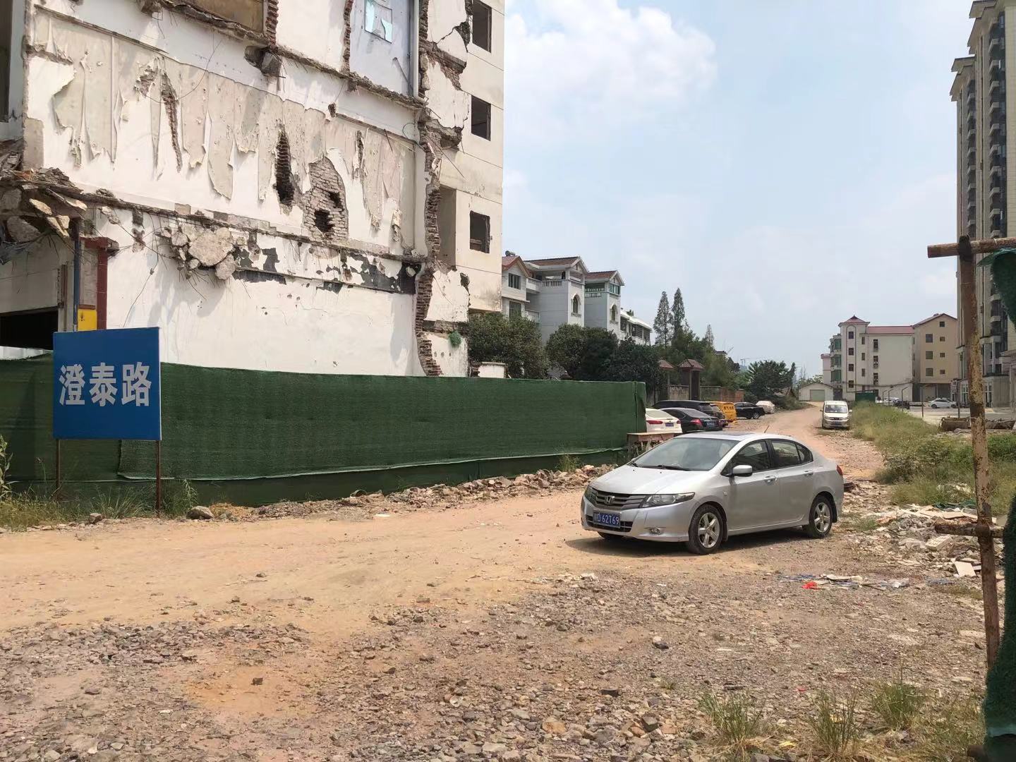 “行李箱藏尸案”调查：KTV销售经理和手下推销酒水的女孩休闲区蓝鸢梦想 - Www.slyday.coM