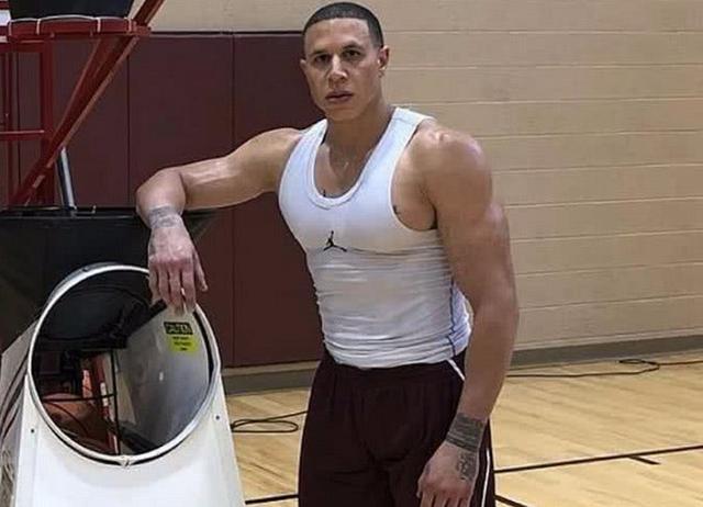 退役多年还保持完美身材,韦德巧克力腹肌,47岁纳什一身腱子肉