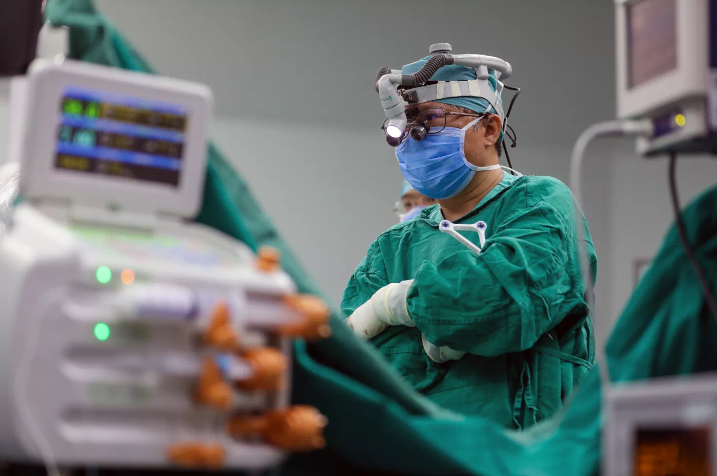 全球首例！北京积水潭医院完成机器人辅助脊柱外科骨切割手术_手机新浪网