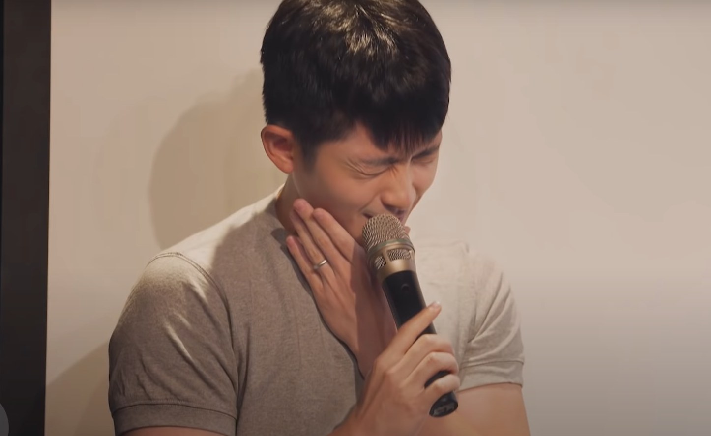 扬言把莱猪做成肉松卖到大陆的台网红因打az疫苗晕倒撞破下巴缝5针