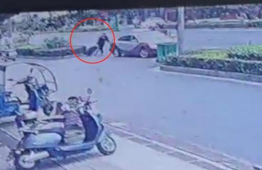 皮箱藏尸案报警司机遭网暴休闲区蓝鸢梦想 - Www.slyday.coM