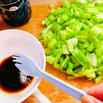 清香醋汁芹菜粒