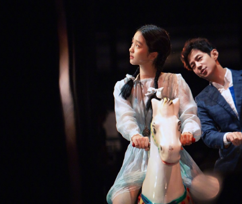 黄磊带子女游玩被偷拍!4岁儿子正面首曝光,孙莉盯镜头一脸怒气休闲区蓝鸢梦想 - Www.slyday.coM 黄磊带子女游玩被偷拍!4岁儿子正面首曝光,孙莉盯镜头一脸怒气休闲区蓝鸢梦想 - Www.slyday.coM