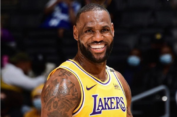 湖人若想击败篮网夺冠,这一老一小不能强留|米尔斯|篮网|湖人队_新浪