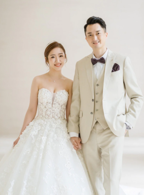 吴宗宪二女儿婚礼现场曝光!新郎被赞木讷,新娘赞爸爸是钢铁人休闲区蓝鸢梦想 - Www.slyday.coM 吴宗宪二女儿婚礼现场曝光!新郎被赞木讷,新娘赞爸爸是钢铁人休闲区蓝鸢梦想 - Www.slyday.coM