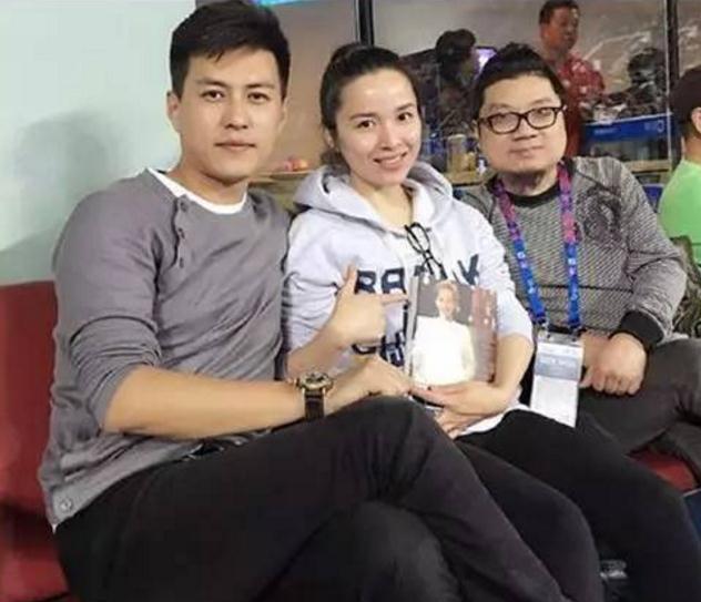 据之前媒体报道称,李佳的前夫名叫郭绍晖,是一位地产商人,身份神秘