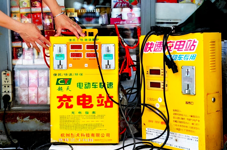 第1个:快速充电站,现在大街小巷的电动车维修店,甚至是一些小卖铺