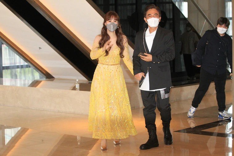 吴宗宪二女儿婚礼现场曝光!新郎被赞木讷,新娘赞爸爸是钢铁人休闲区蓝鸢梦想 - Www.slyday.coM 吴宗宪二女儿婚礼现场曝光!新郎被赞木讷,新娘赞爸爸是钢铁人休闲区蓝鸢梦想 - Www.slyday.coM