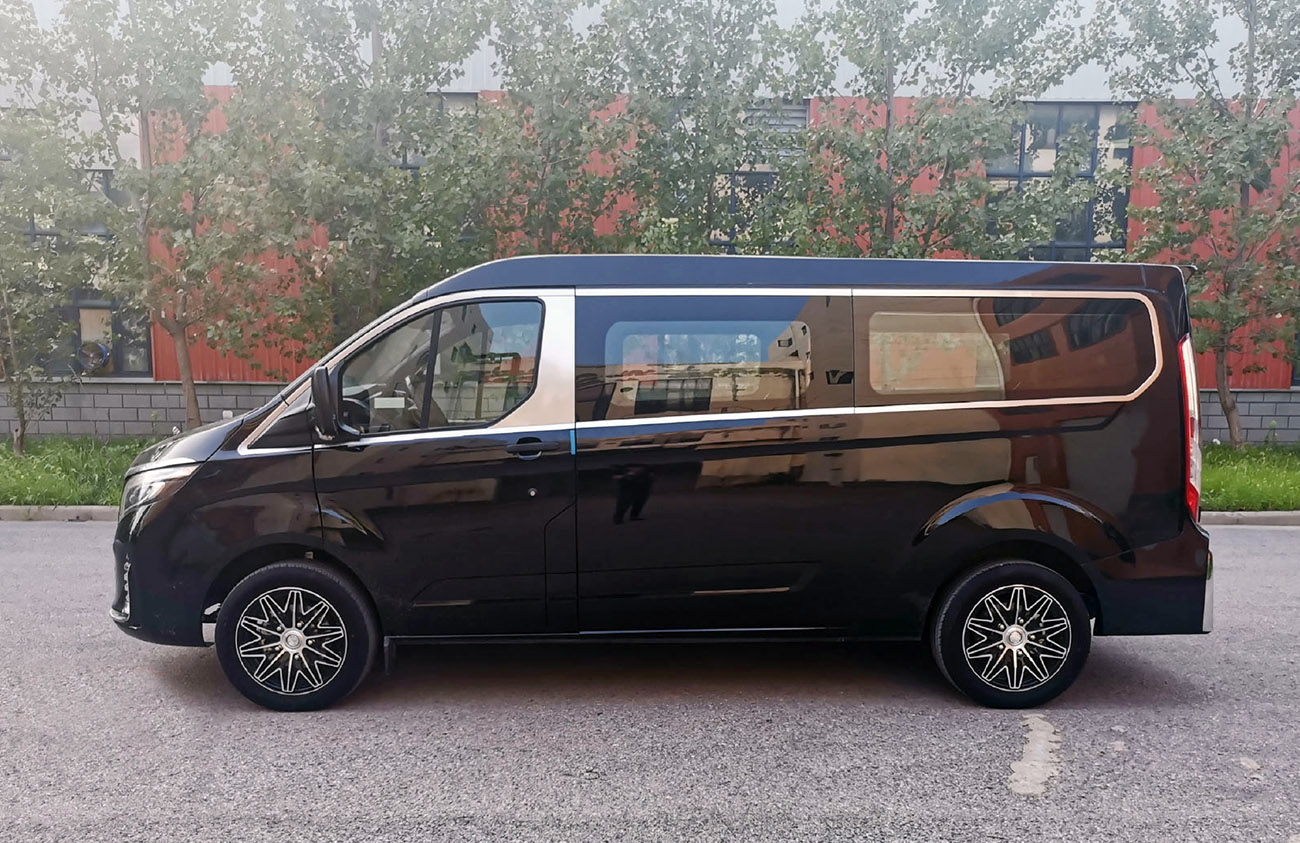 江铃福特新款mpv曝光外观很霸气7座侧滑门搭载20t动力