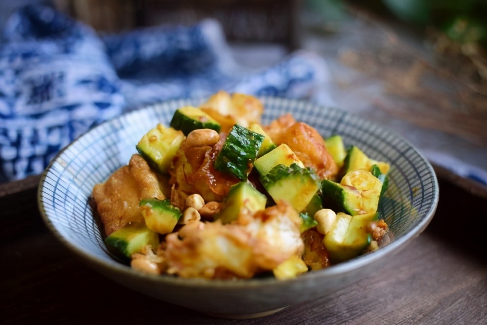 黄瓜和油条简直是绝配做法简单清脆爽口营养又解馋